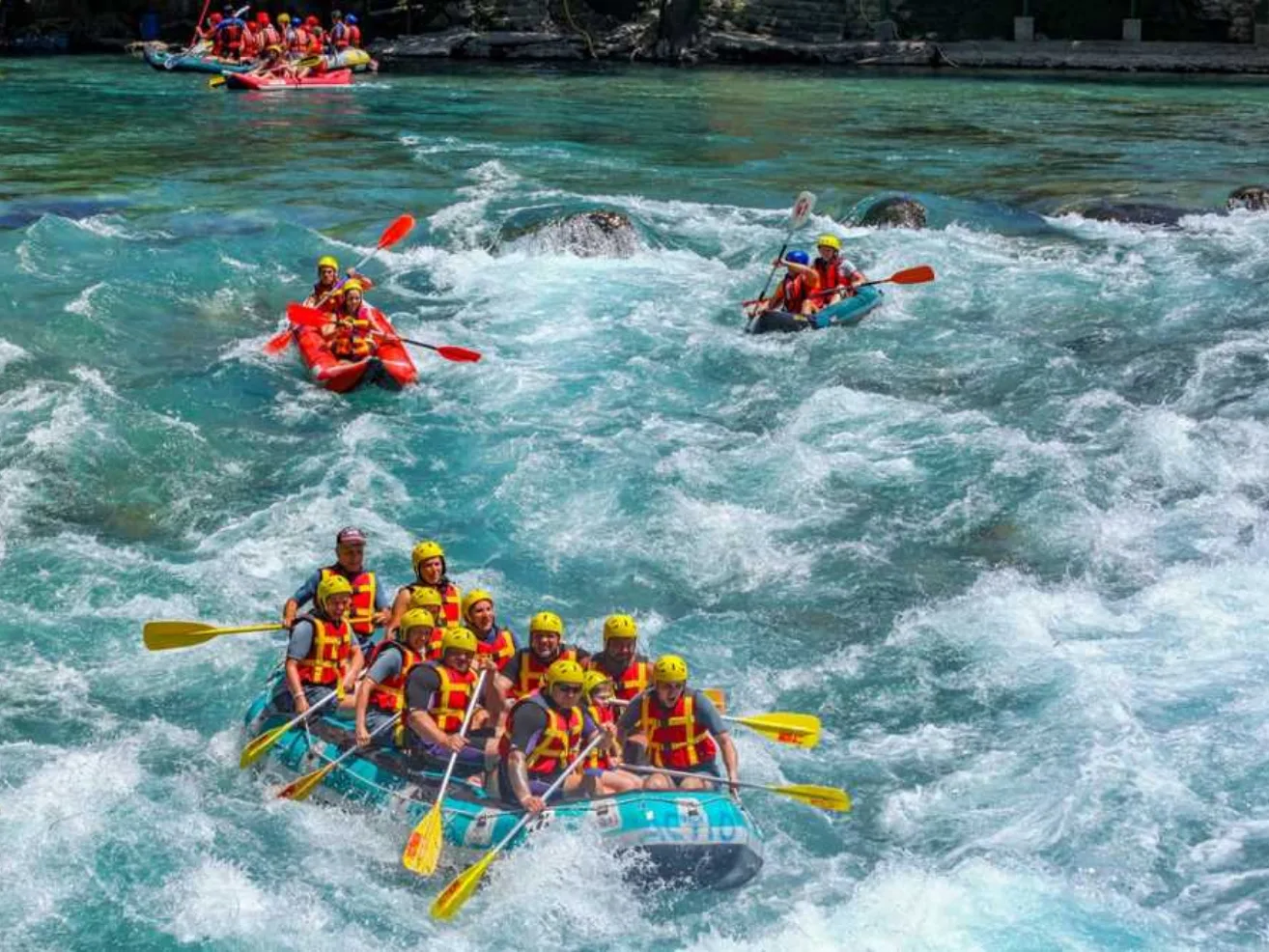 Rafts and kayaks on the Köprüçay river
